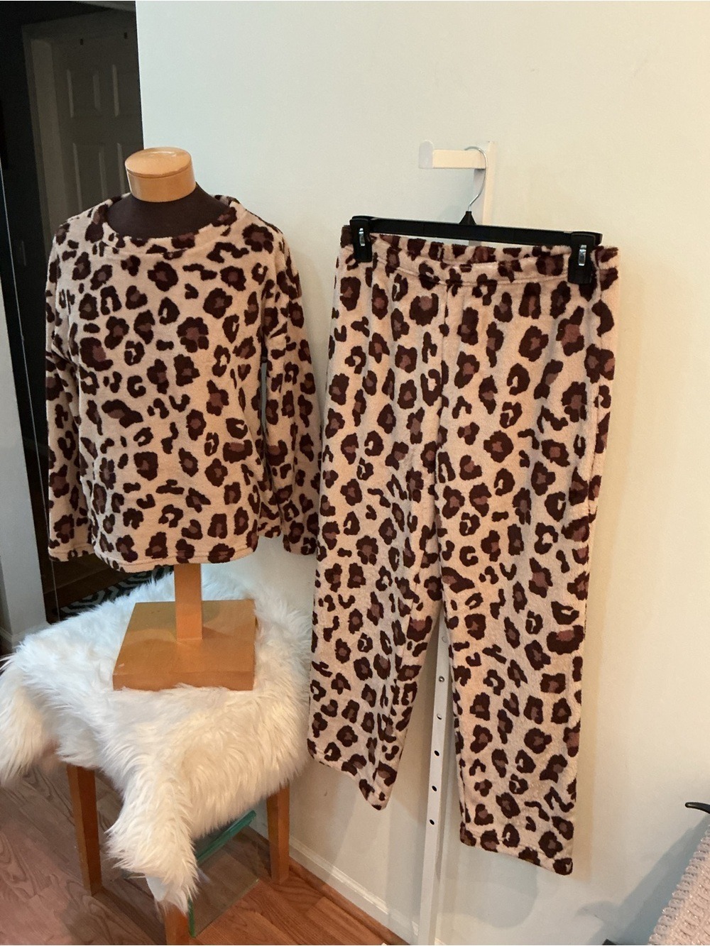 Joyspun Leopard Print Plush Fleece Pajama Lounge Set Size Small (4-6) Cozy Soft - Picture 2 of 14